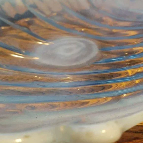 Vintage Opaque Blue Scalloped Shell Dish - Picture 7 of 11